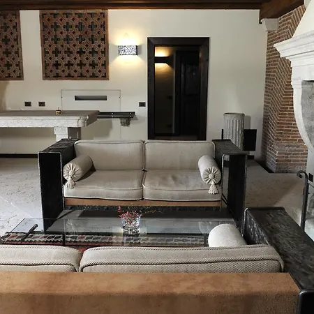 Landhuis Delser Manor House