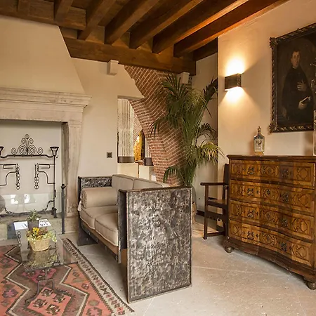 Delser Manor House Landhuis